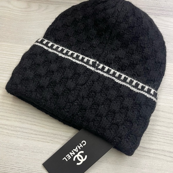 CHANEL Black and White Knit Hat - Picture 4 of 4